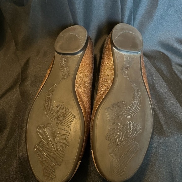 FERRAGOMO’S~BRASS~KID SKIN LEATHER FLATS~VINTAGE~SIZE 9.5 - Picture 12 of 12